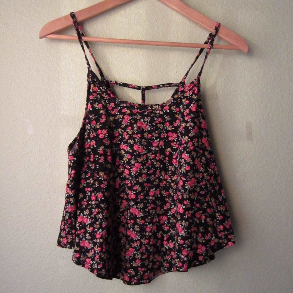 BNWOT Floral Flowy Crop Top
