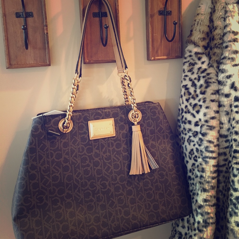 ✨Last chance!! ✨Beautiful Calvin Klein Lg Tote!!