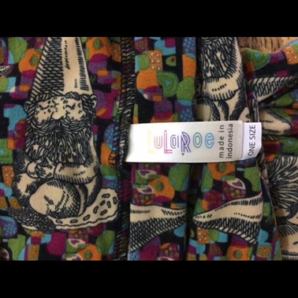 Lularoe OS GNOMES leggings.