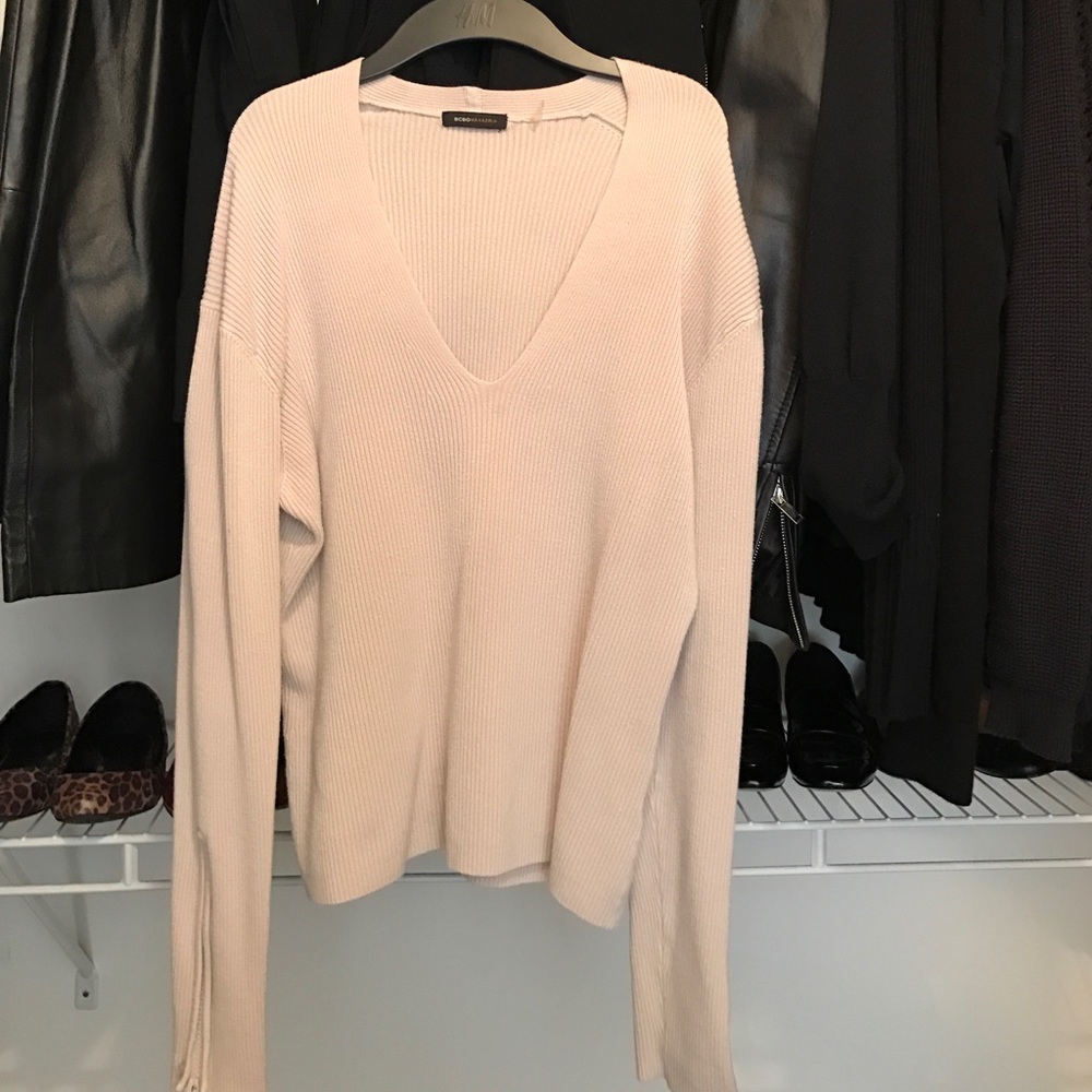 BCBGMAXAZRIA Oatmeal v-neck sweater