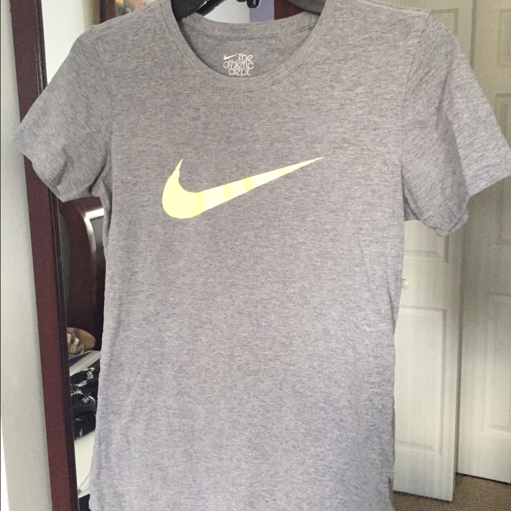 Nike women's athletic top