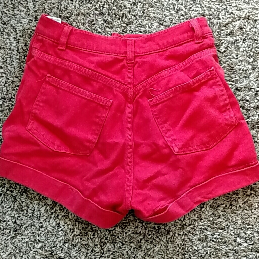 Size 26/27 American apperal high waisted shorts - Picture 2 of 2