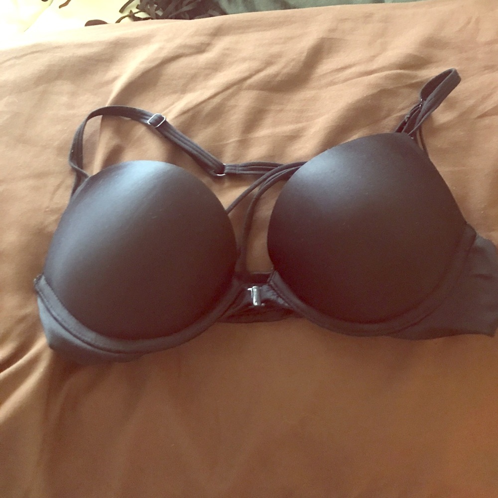 Black racer back front close VS Bombshell