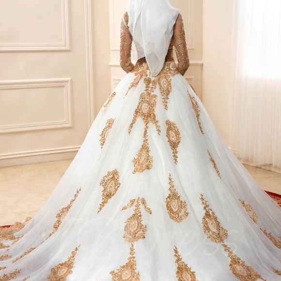 Wedding Dress - Picture 2 of 2