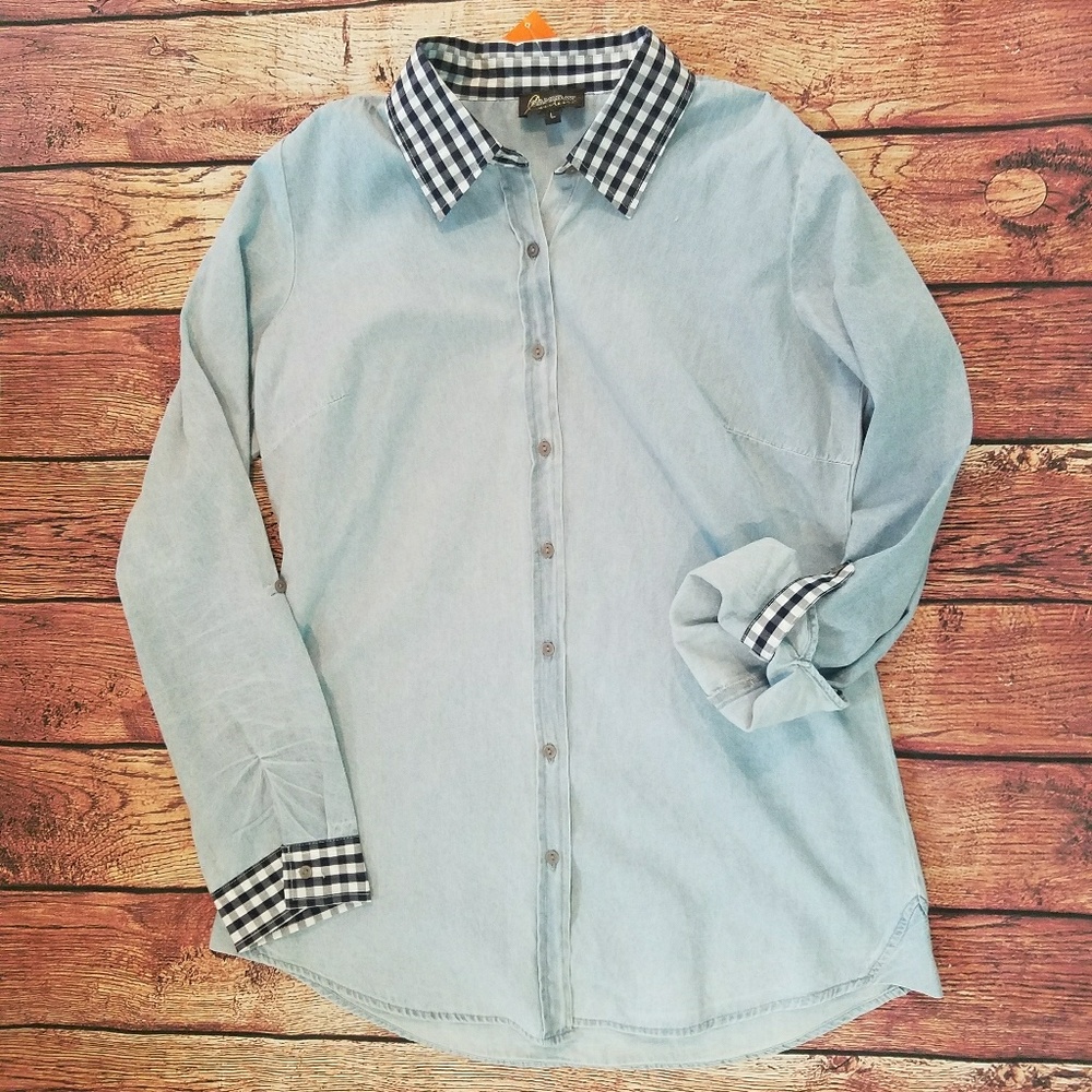 NWT-Gingham Detail Chambray Button Down!