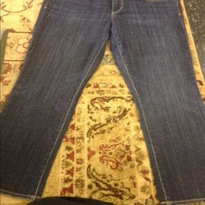 American eagle dark wash capris