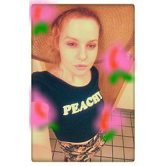 Meet your Posher, Lanie - Picture 3 of 4