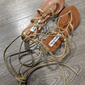 *NEW Steve Madden tan sandals with leather straps