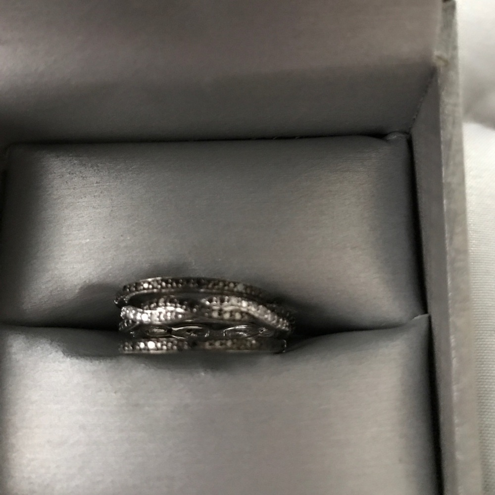 Black diamonds three band ring