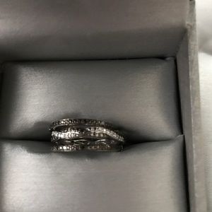 Black diamonds three band ring