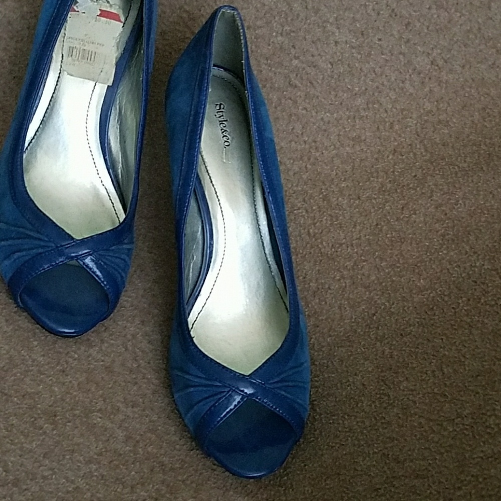 Shoes - Picture 2 of 2