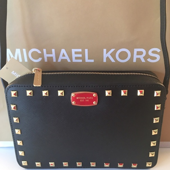 Michael Kors Handbags - 🆕MICHAEL KORS NEW ROOMY CROSSBODY 💯AUTHENTIC