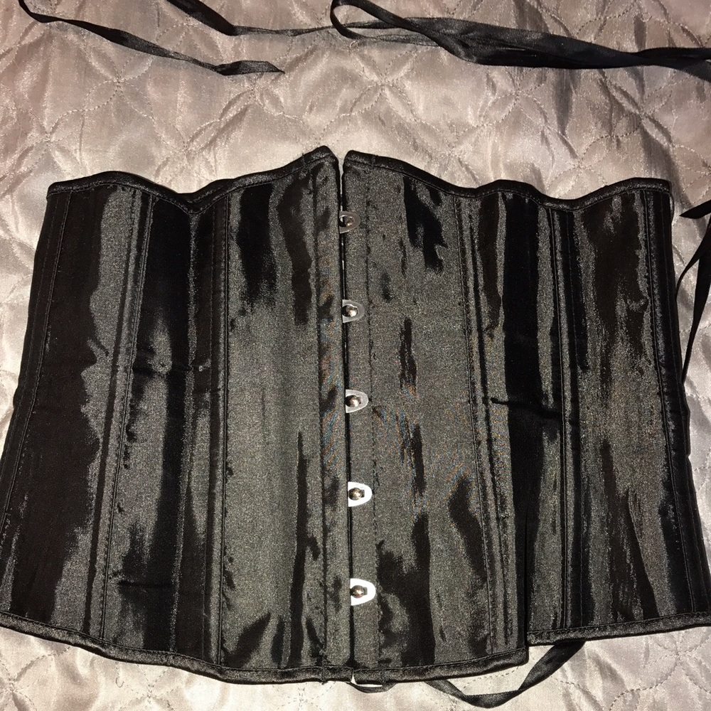 Satin corset. Size L.
