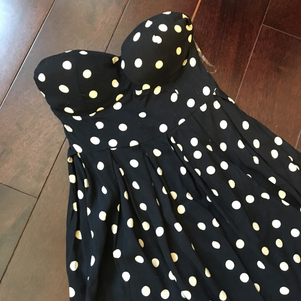 STRAPLESS POLKADOT DRESS