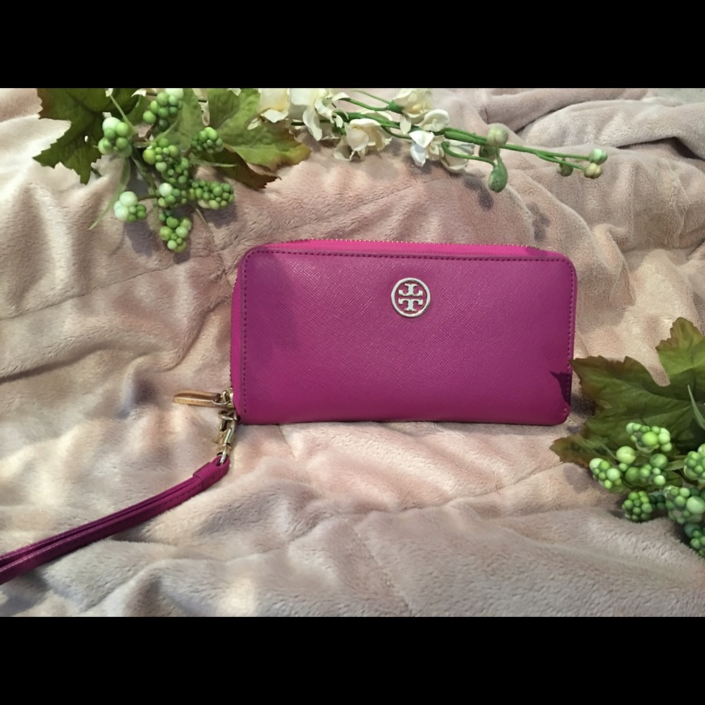 Tory Burch Robinson continental wristlet wallet