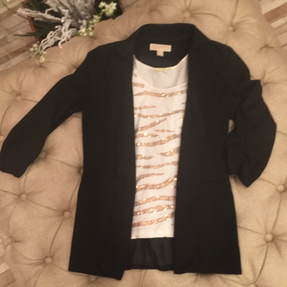 Gianni Bini Short sleeve tee w/ gold sequin detail