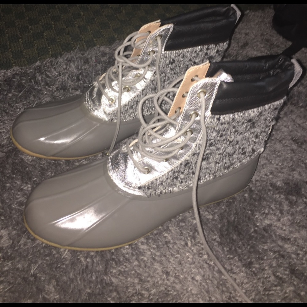 Duck boots