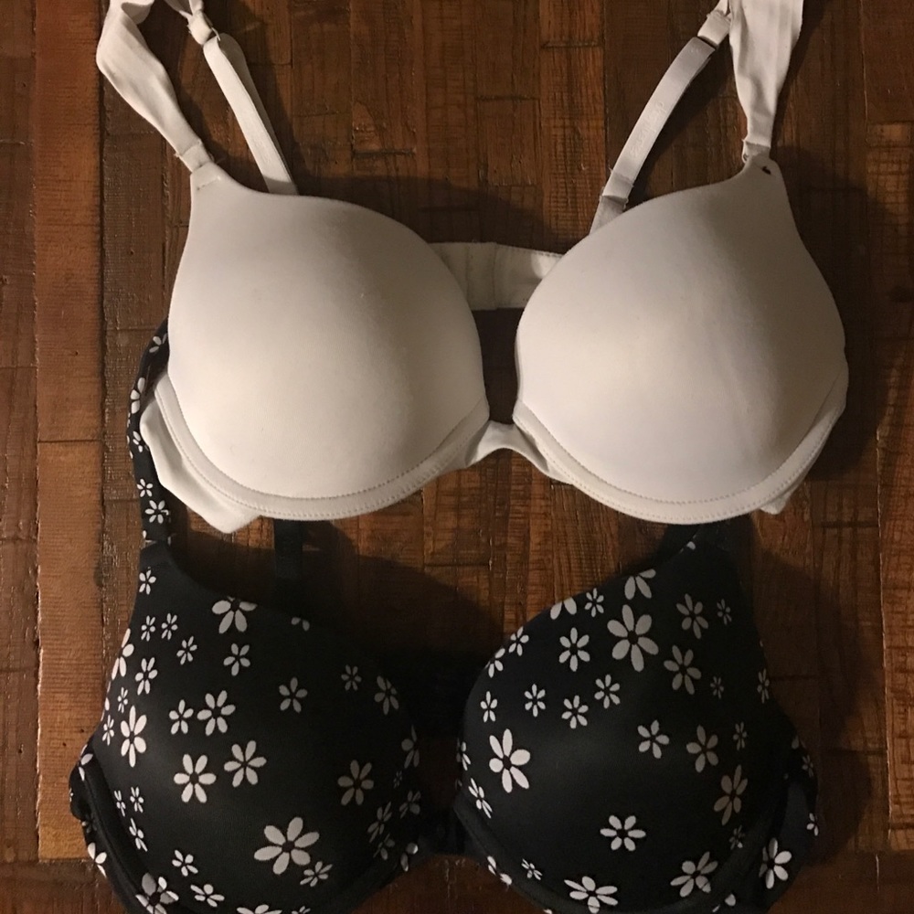 2 Daisy Fuentes bras