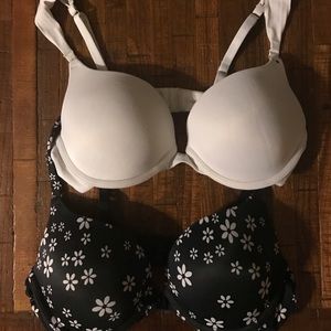 2 Daisy Fuentes bras