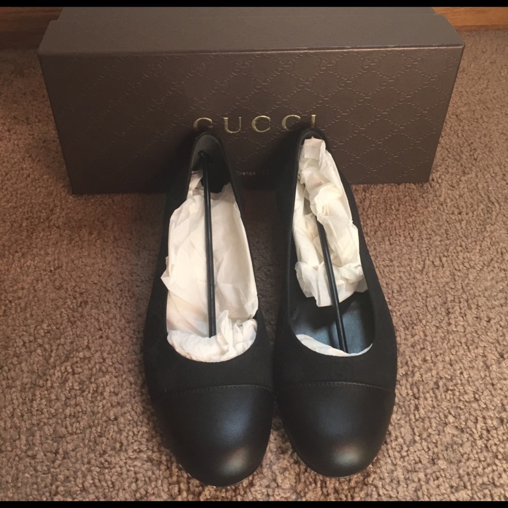 BRAND NEW IN BOX GUCCI MONOGRAM CAP TOE FLATS