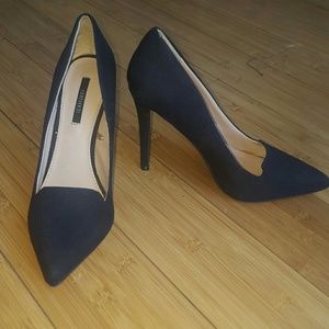 Black F21 Pumps
