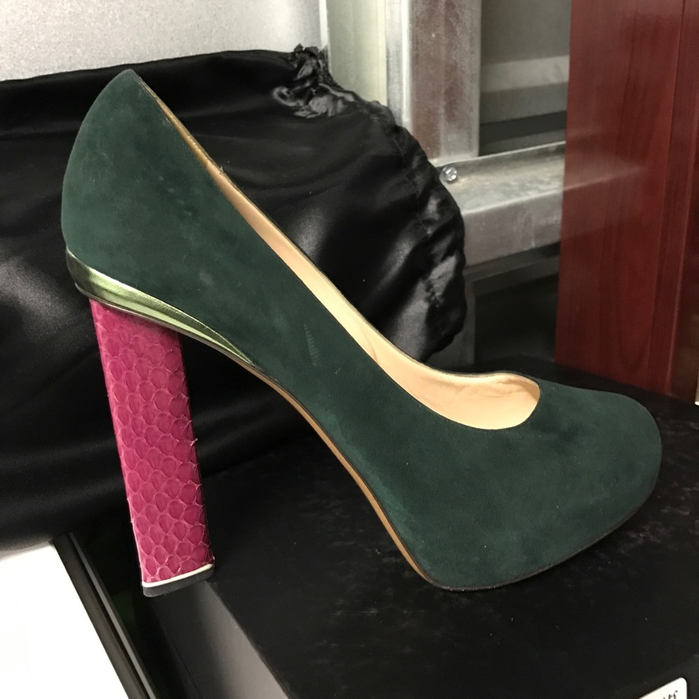 Nicholas Kirkwood suede pumps