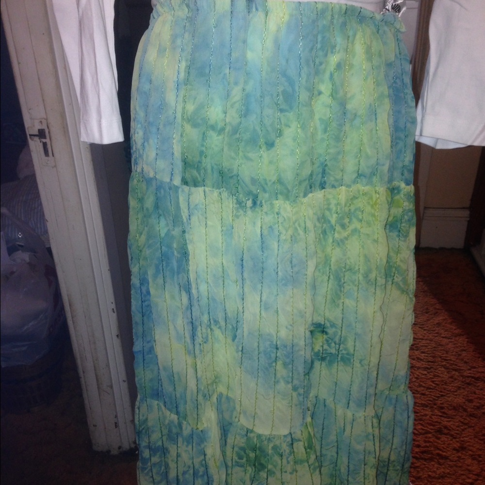 Ronni Nicole stunning skirt. SZ L