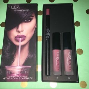 Huda Beauty , lip contour set