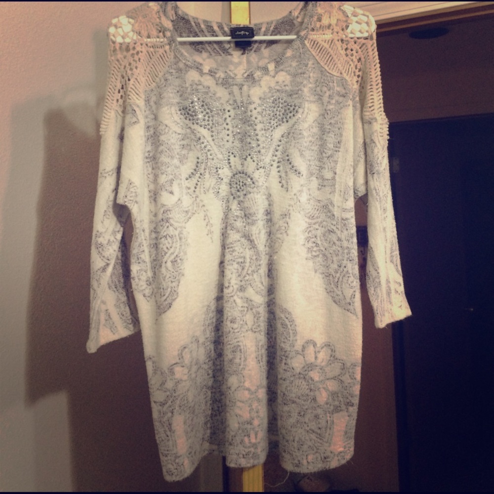 3/4 sleeve top/sweater