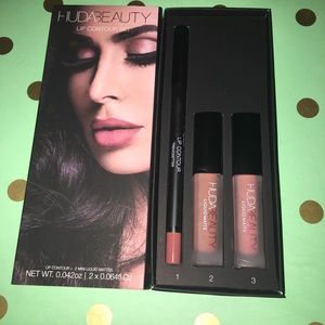 Huda beauty , lip contour set