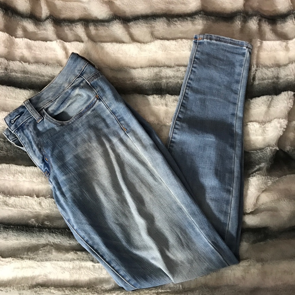 AE light wash jeans