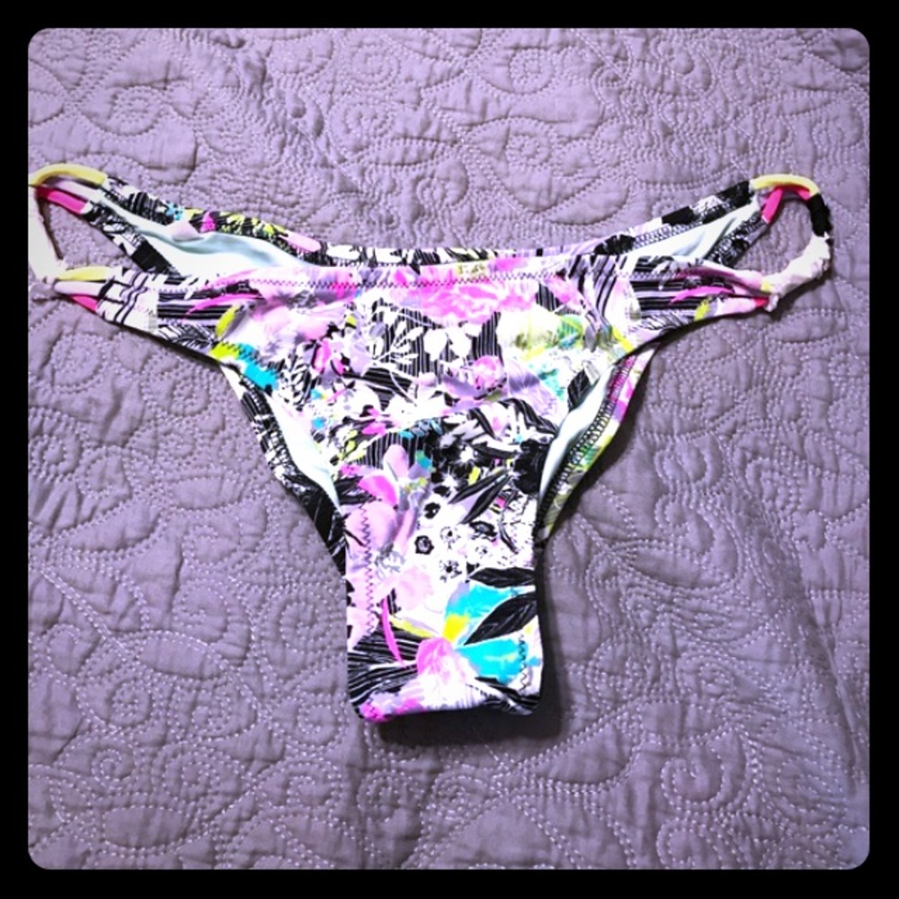 VS cheeky bikini bottom