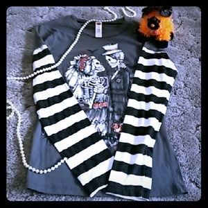 Long sleeve top Glows in the dark!
