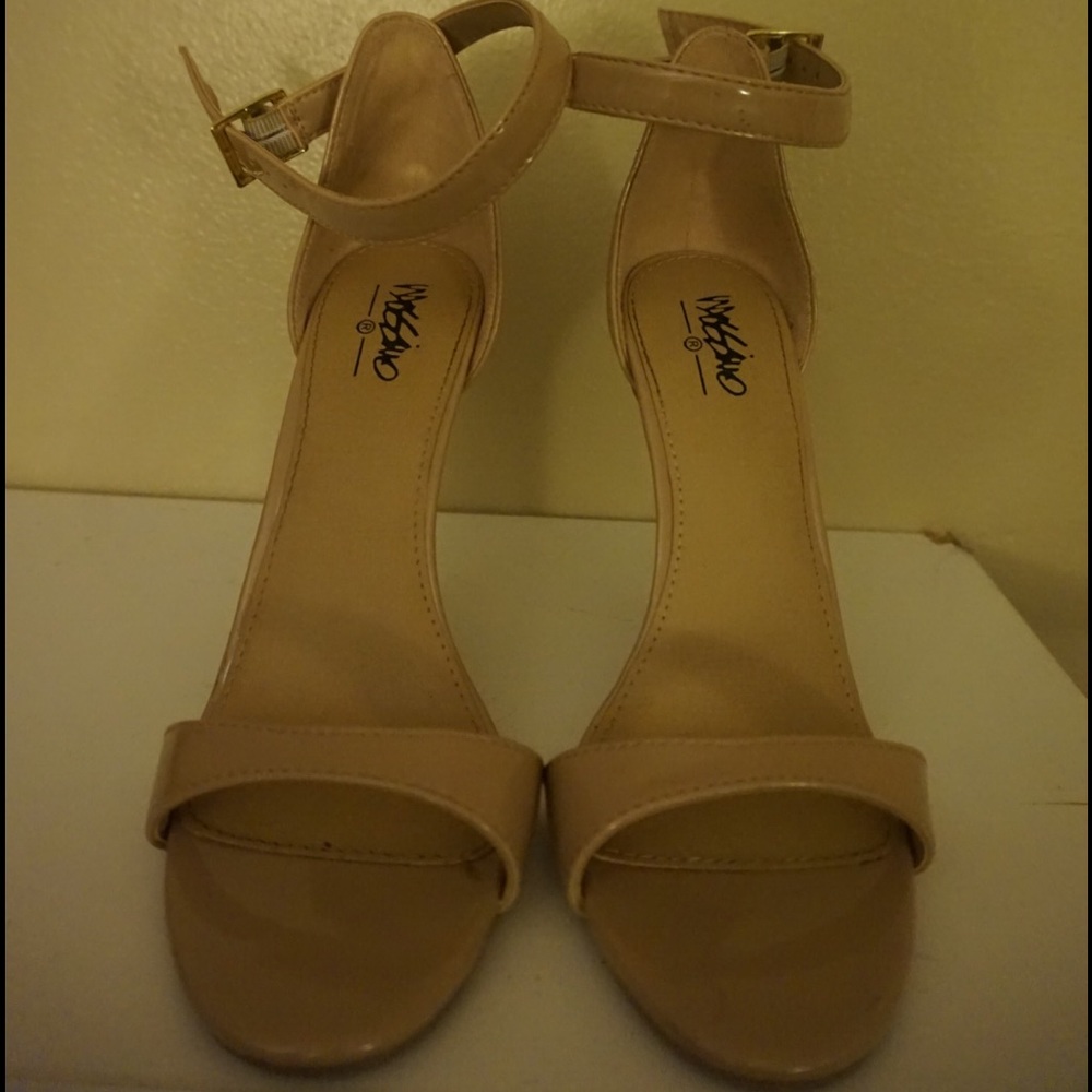 Mossimo tan heels