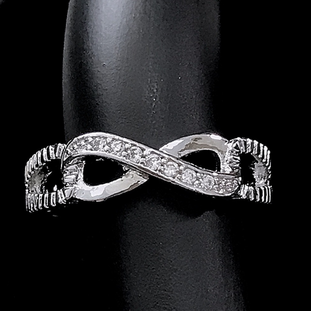 925 Silver Crystal Infinity Heart Ring - Picture 4 of 4