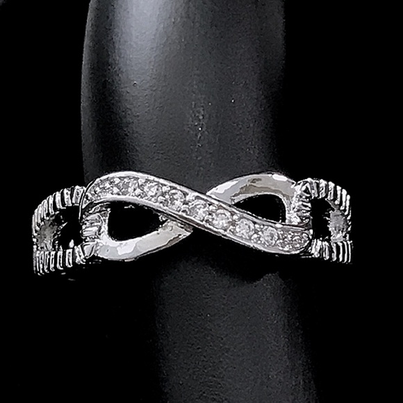 925 Silver Crystal Infinity Heart Ring - Picture 4 of 4