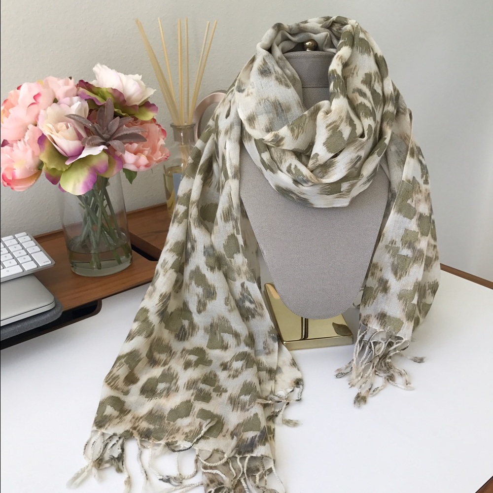 NWOT J. crew Scarf