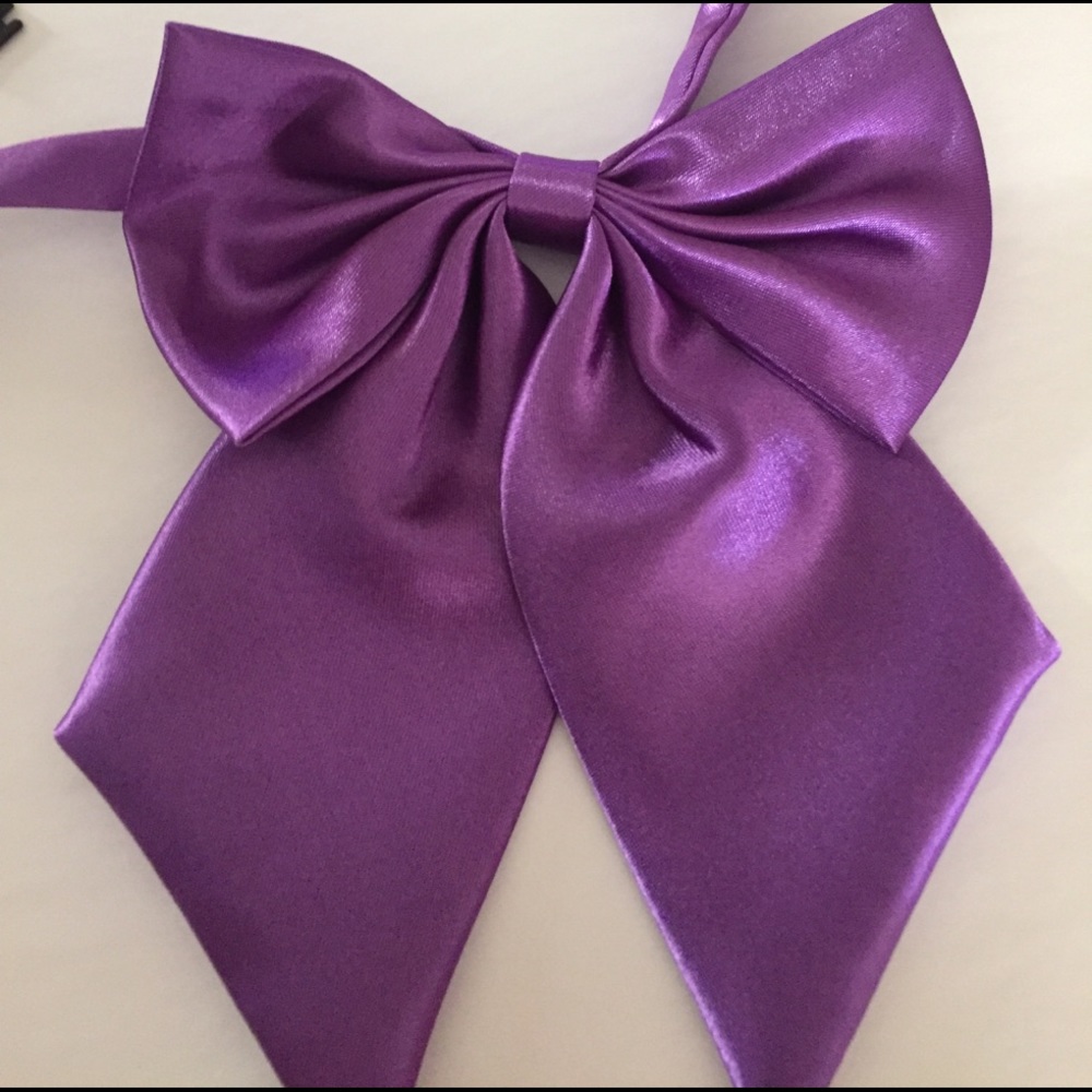 Sophisticated Lilac satin bow tie scarf pin