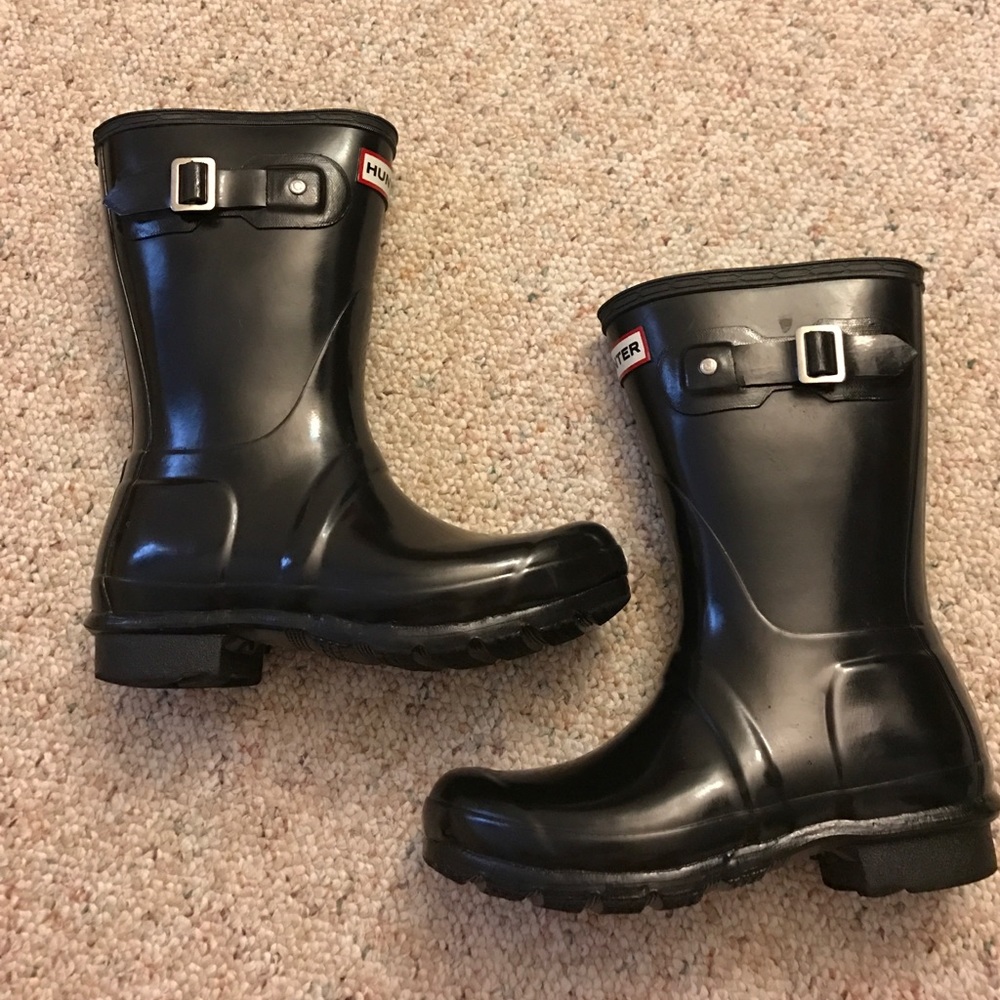 Hunter short glossy black boots