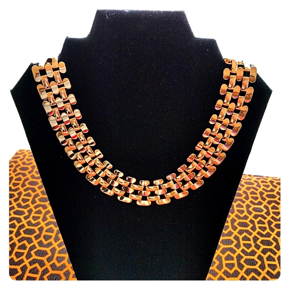 Gold chain necklace