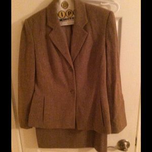 2 Pice Jones New York Tweed Wool Blend Suit