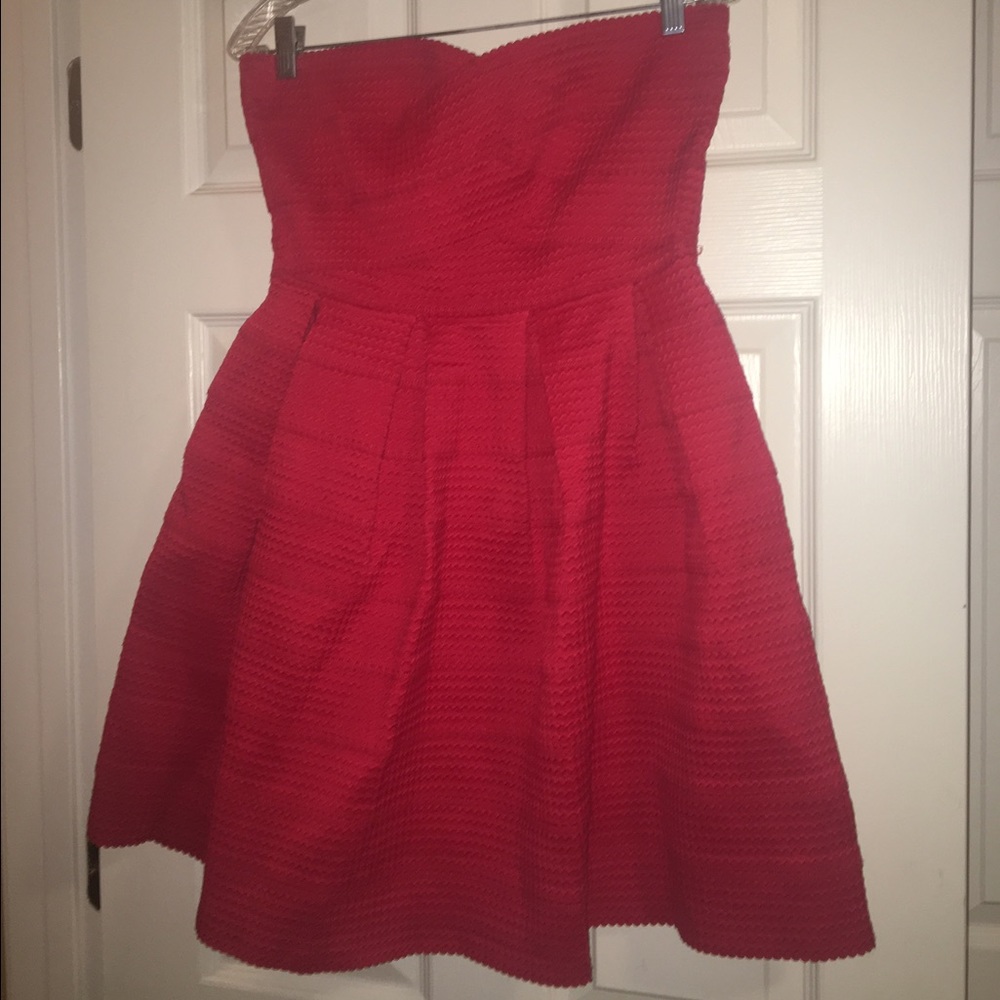 Red strapless bandage dress