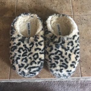 Sam & Libby leopard slippers