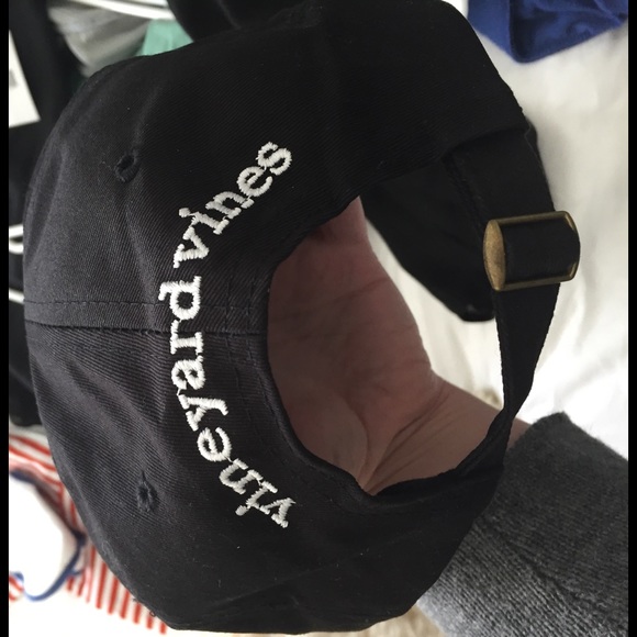 Black Vineyard Vines hat - Picture 2 of 2