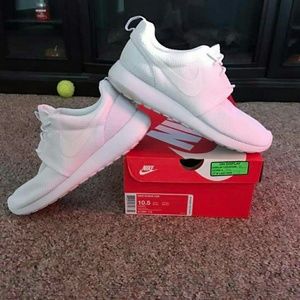 Mens size 10.5 nike Roshe worn once