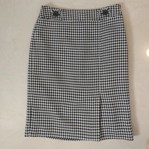 Ann Taylor hounds tooth pencil  skirt. Size 0P