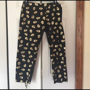 Size XL Black and Gold Skull Capri Leggings