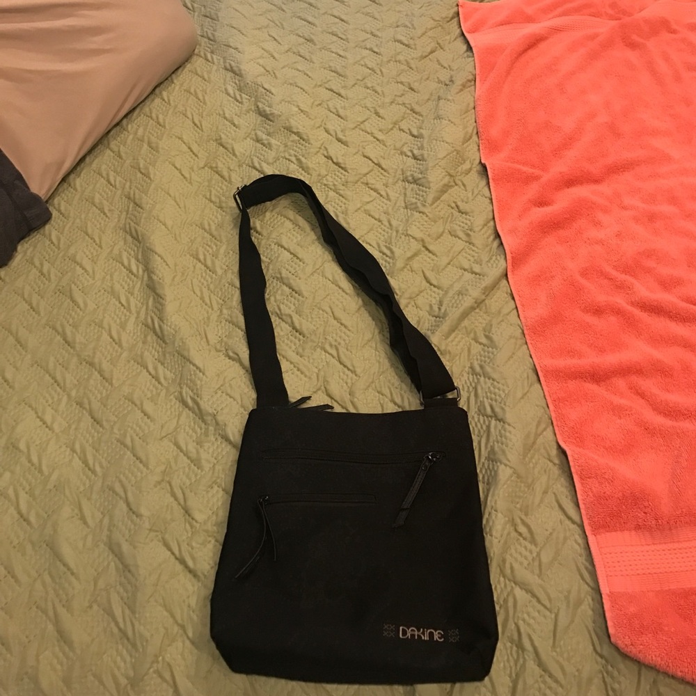 Dakine purse