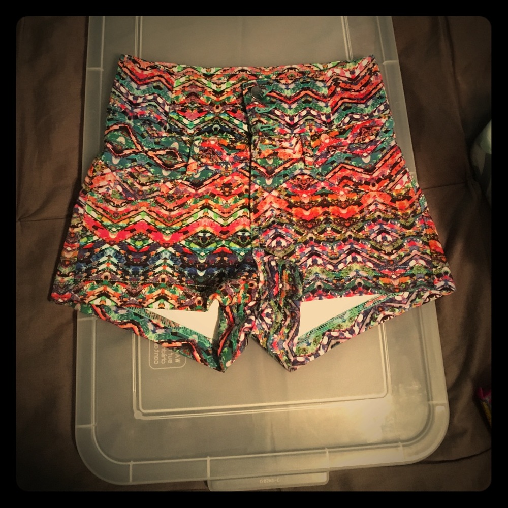 Multicolor, high waisted stretchy shorts