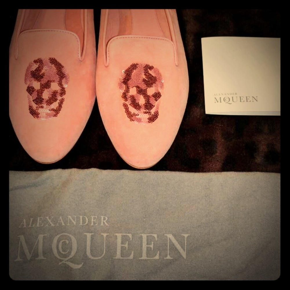 SOLD 🎀 Alexander McQueen Pink Suede Skull Flats